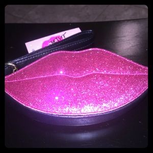 RARE BETSEY JOHNSON Glitter Pink Lips Wristlet NWT
